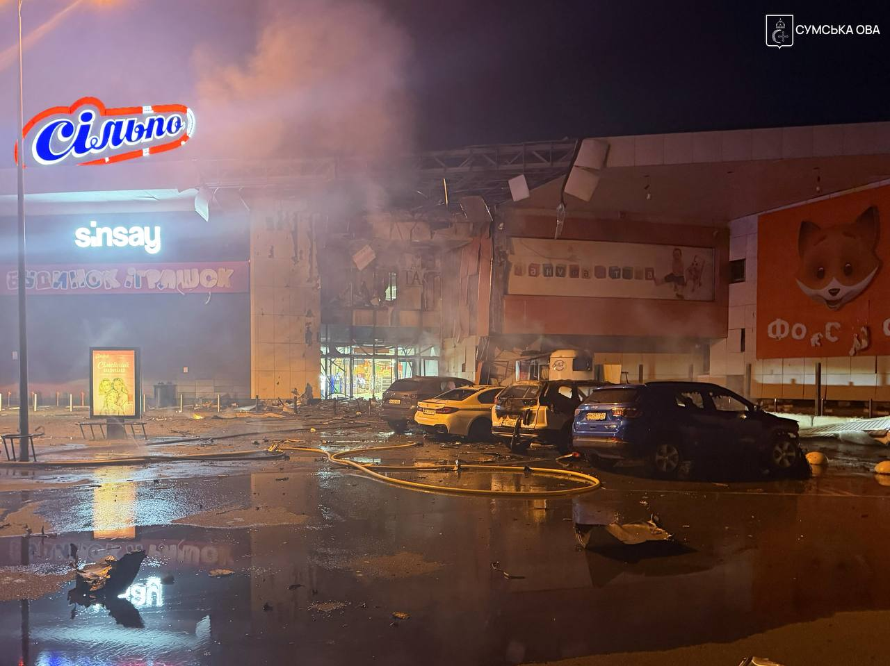 Росія вдарила БпЛА по ТРЦ у Сумах