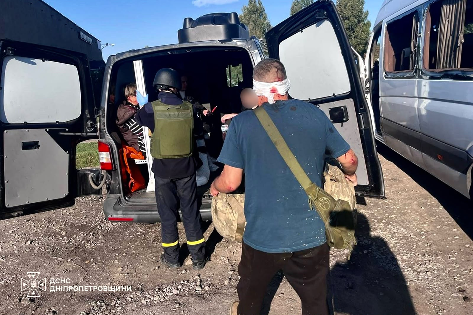 Смертельний удар по рейсовому автобусу на Нікопольщині: рятувальники показали наслідки фото 1