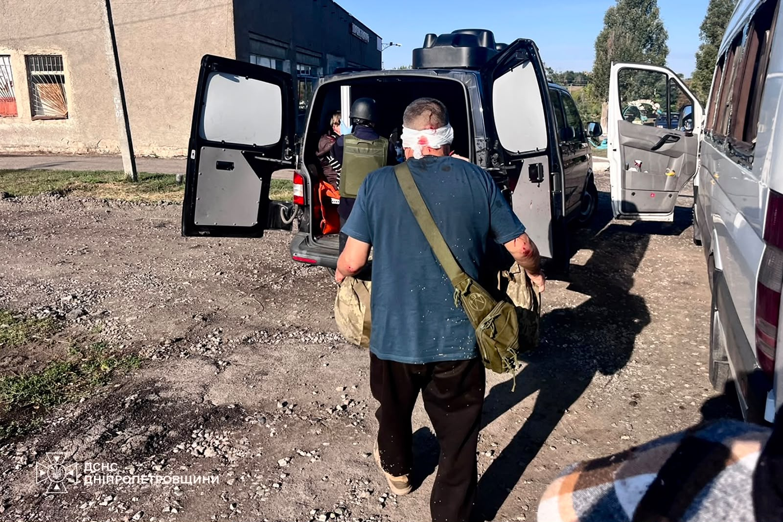 Смертельний удар по рейсовому автобусу на Нікопольщині: рятувальники показали наслідки фото 4