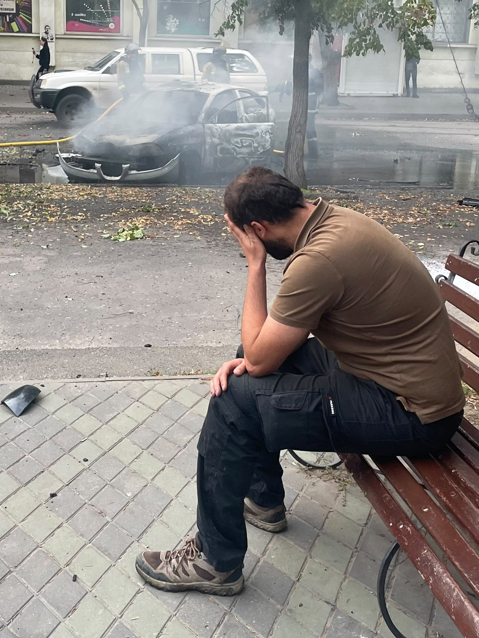 Окупанти атакували дроном авто іноземних журналістів у Слов’янську (фото) фото 1