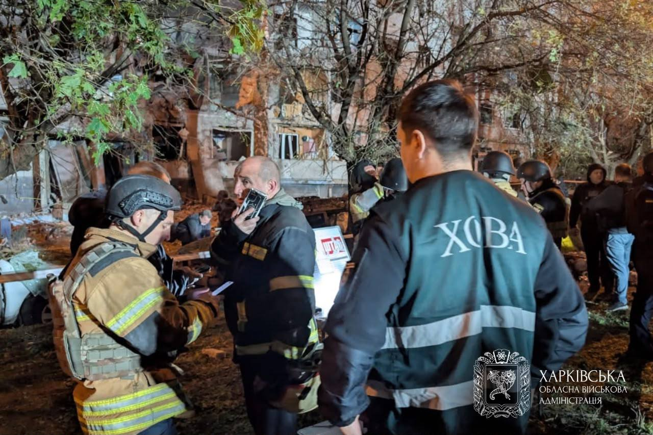 Серед постраждалих – вісім дітей. З'явилися фото наслідків удару по Харкову фото 3