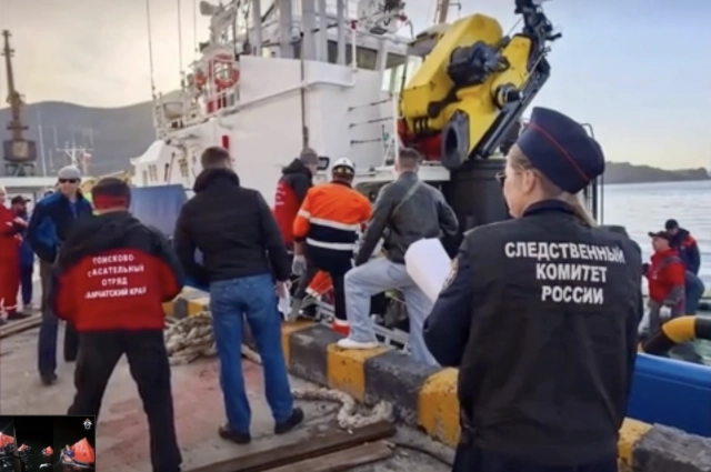 Пожежа на судні біля Камчатки: пошуки зниклих моряків не дали результату фото 1