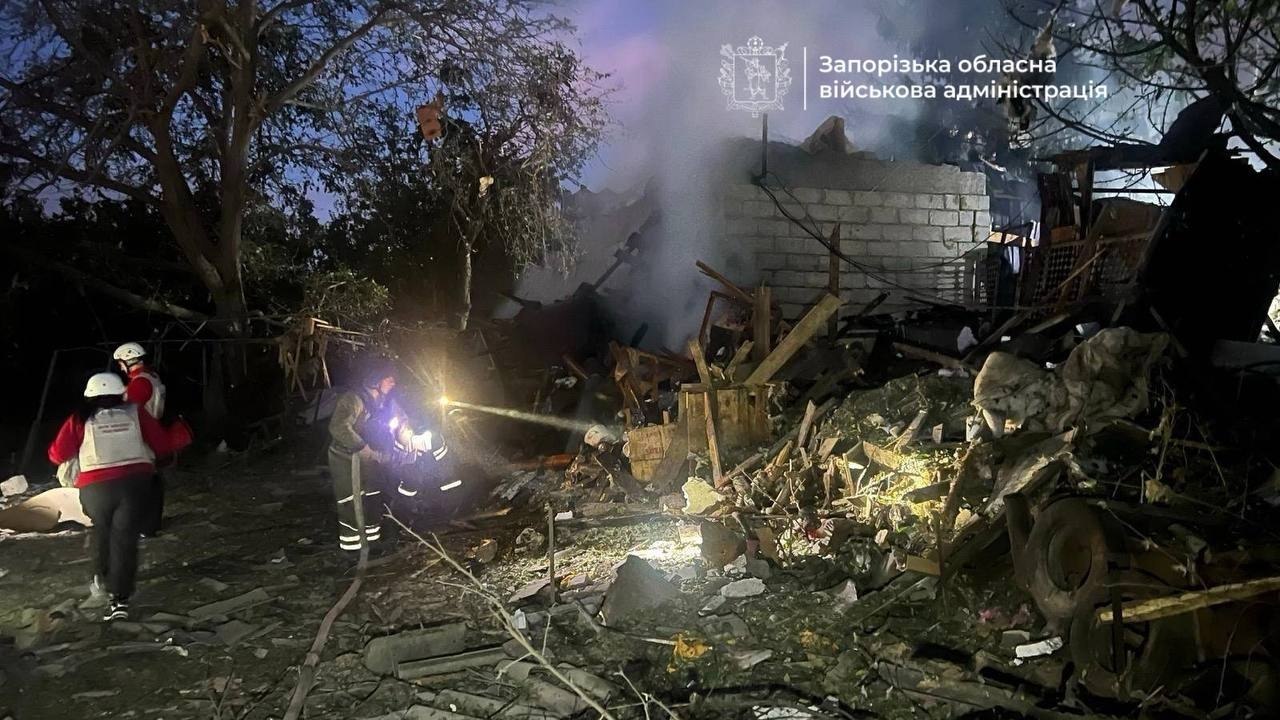 Росіяни вдарили по будинку в Запоріжжі: є руйнування фото 4