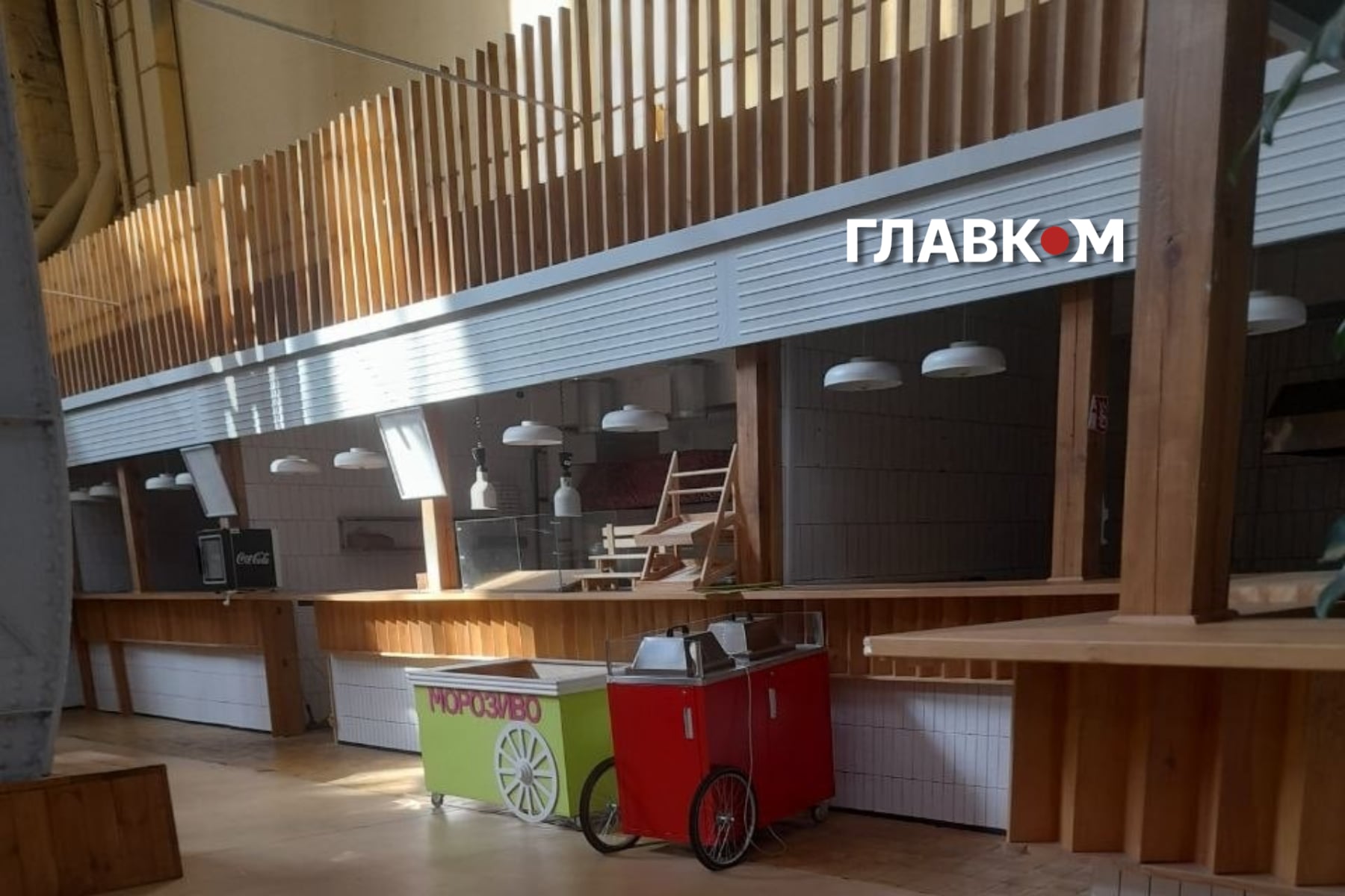 Порожні прилавки і помідори по 1 тис. грн. Катастрофа оновленого Бессарабського ринку у фото фото 4