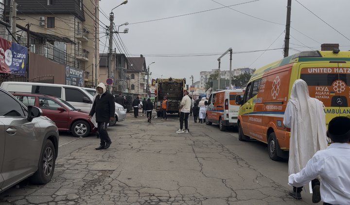 Після Рош га-Шана комунальники вивезли з Умані понад 200 тонн сміття фото 3