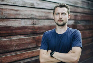 Артем Бородатюк, Netpeak і Мінцифри: розслідування про контракти, вплив і суперечливі зв’язки