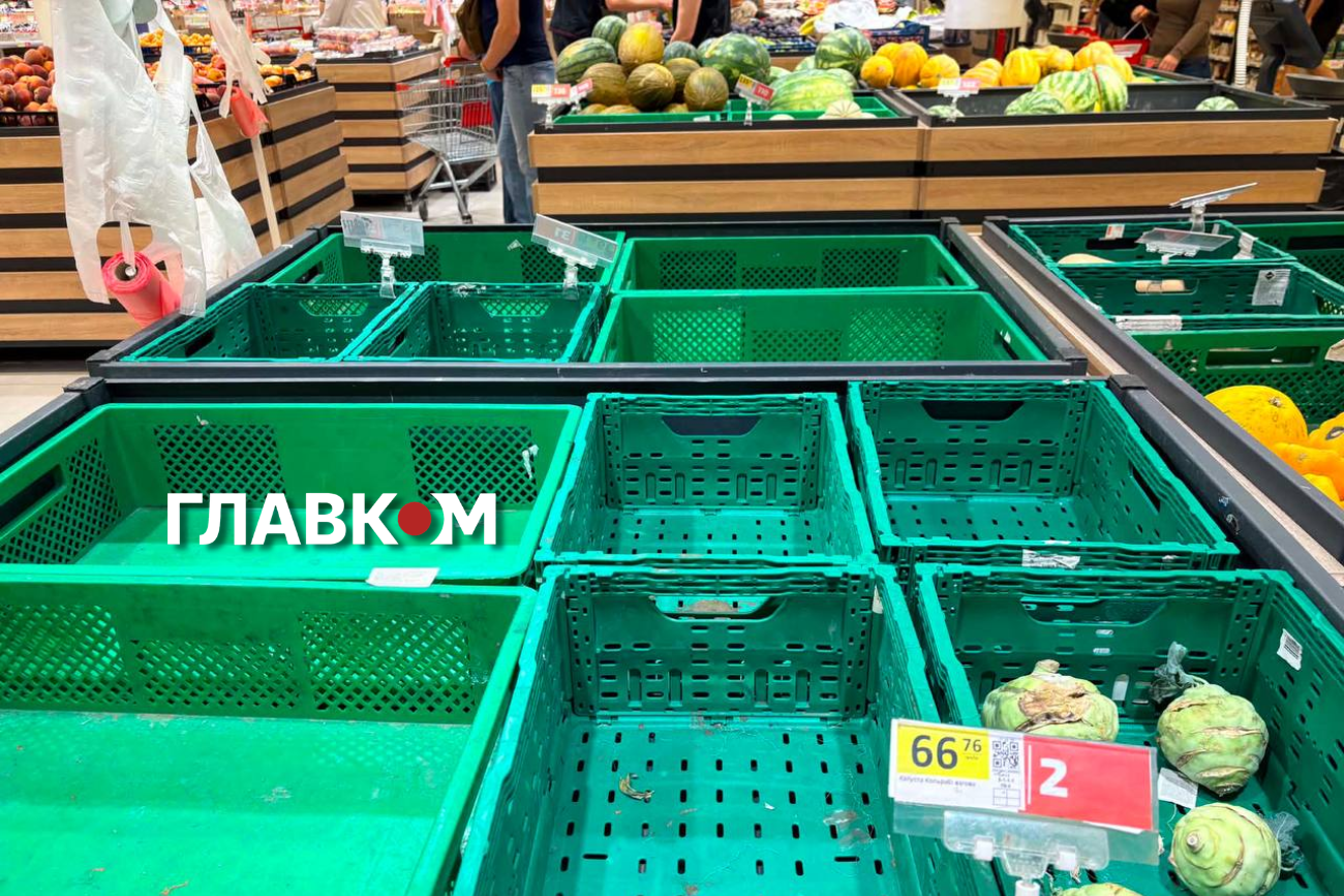Частина контейнерів з овочами повністю спорожніла