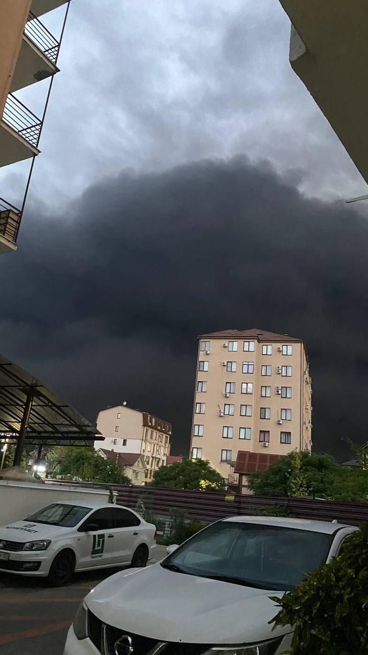 Хмара чорного диму над Сочі