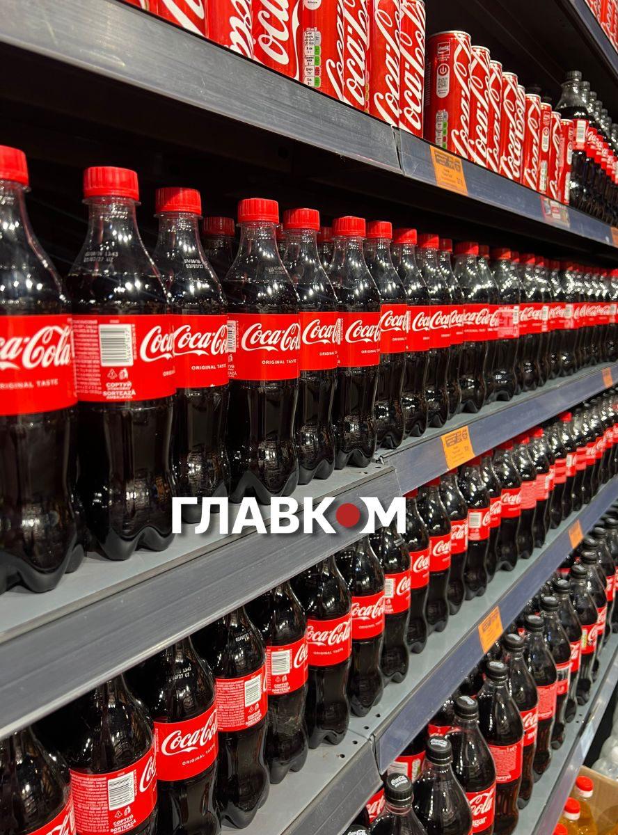 Після удару РФ по заводу Coca-Cola у Київській області продукція виробника заполонила цілий стенд в одному з магазинів АТБ