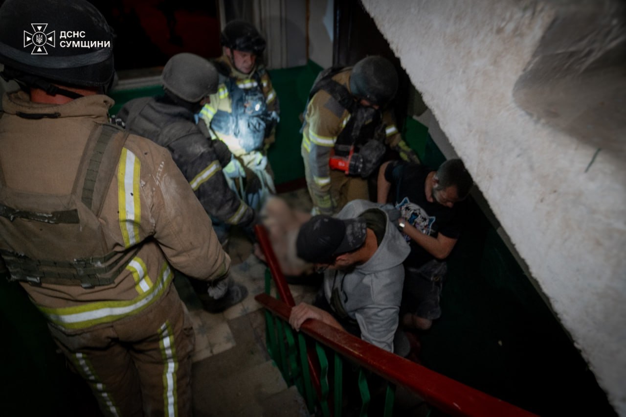 Удар по багатоповерхівці у Сумах: ДСНС повідомила деталі  фото 3
