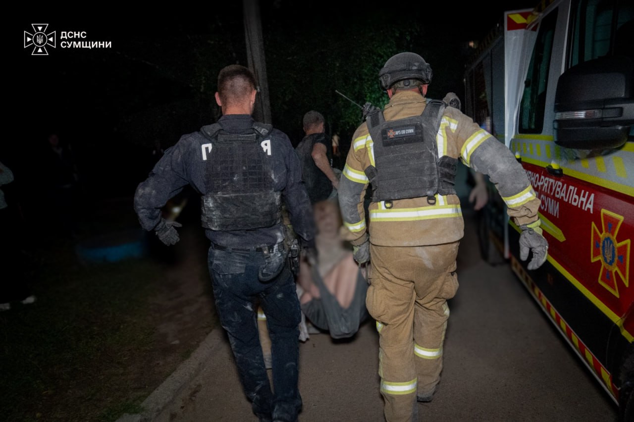 Удар по багатоповерхівці у Сумах: ДСНС повідомила деталі  фото 2