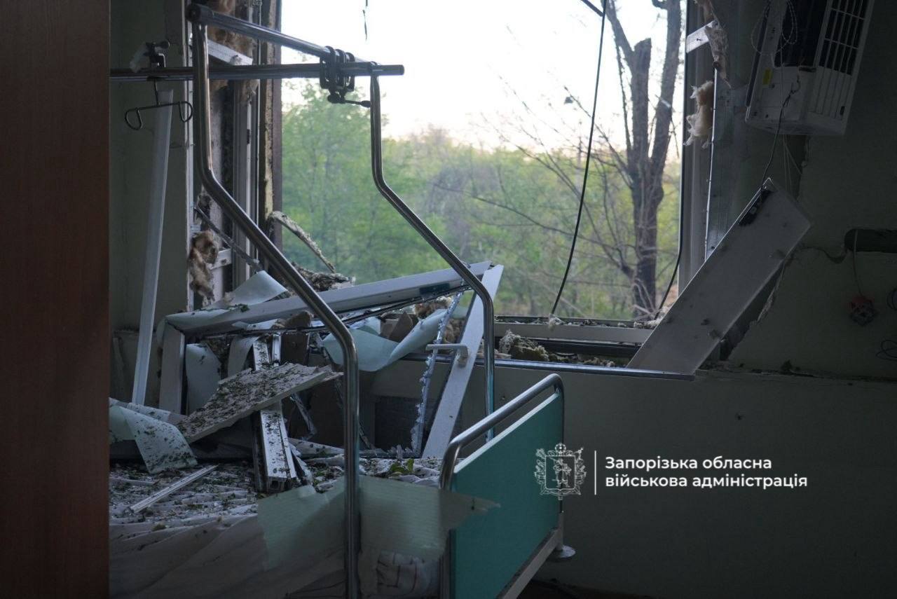 Росіяни вдарили по медзакладу в Запоріжжі: є постраждалий фото 2