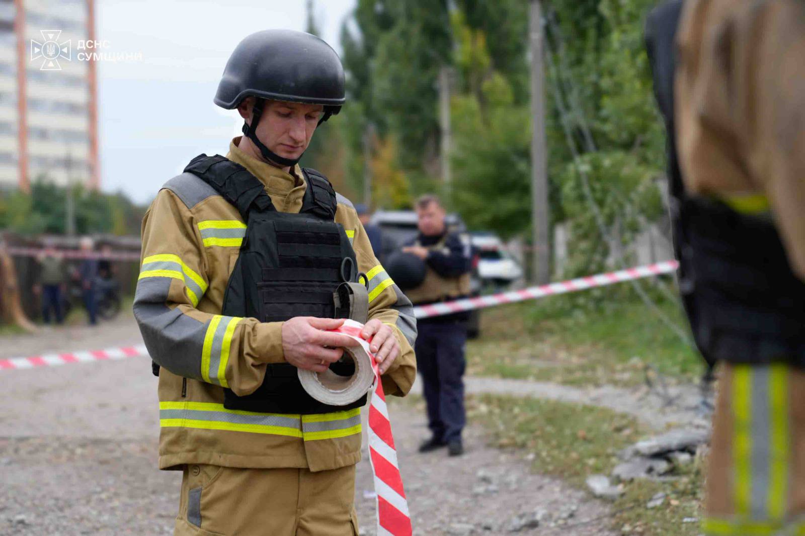 РФ ударила авіабомбою по дитячому будинку у Сумах, є загиблі та поранені фото 2