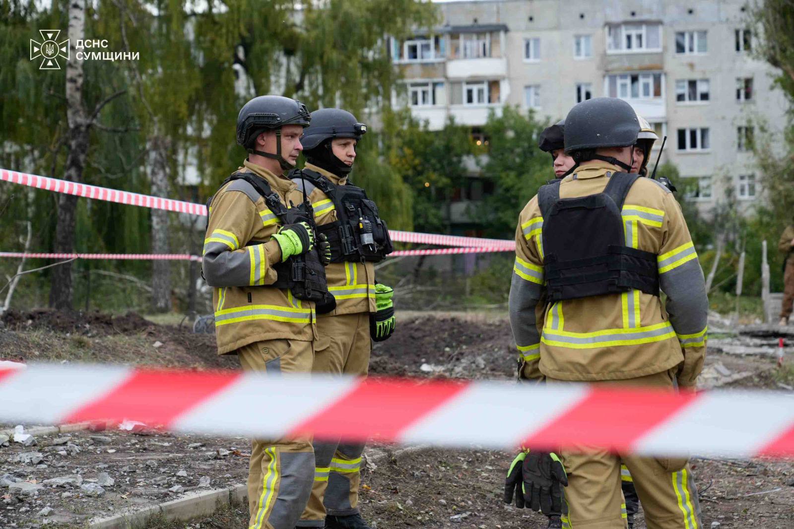 РФ ударила авіабомбою по дитячому будинку у Сумах, є загиблі та поранені фото 3
