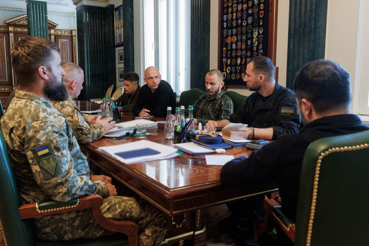 Зеленський затвердив план далекобійних операцій на жовтень фото 1