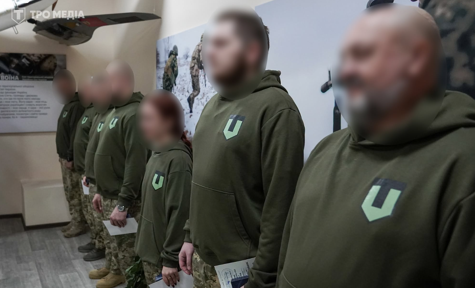 Командувач Сил ТРО привітав воїнів-розвідників із професійним святом та вручив нагороди фото 4