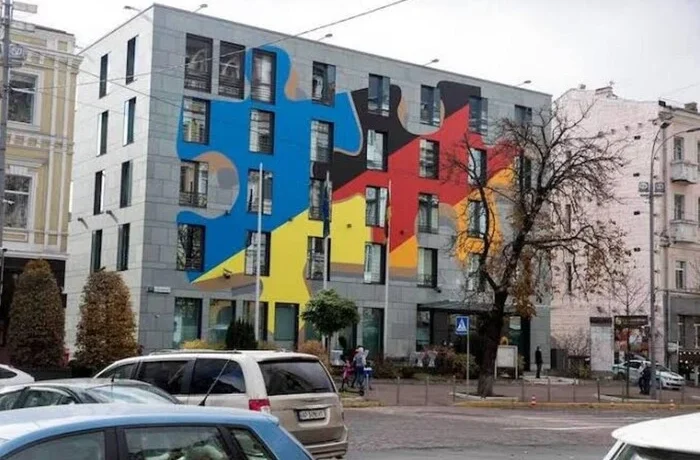 Німецькі дипломати відмовилися залишати Київ після погроз Росії