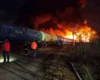 У Росії зійшов із рейок потяг із цистернами пального: спалахнула пожежа