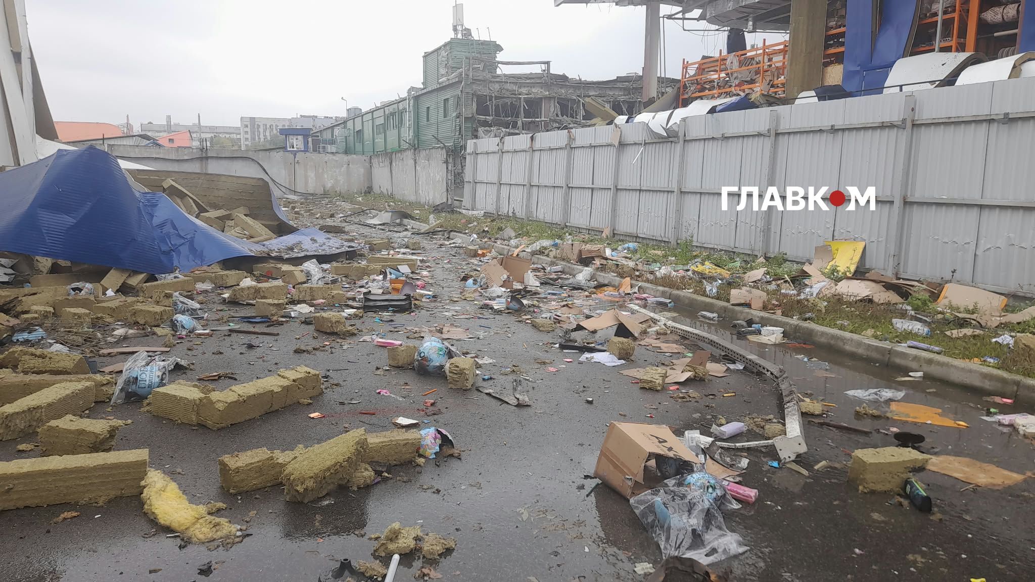 Спалений «Епіцентр», купи скла та руїни. Моторошний фоторепортаж із Оболоні  фото 2