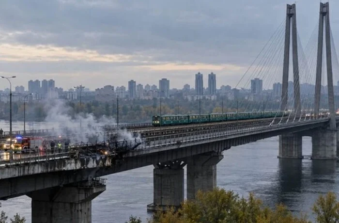 NYT: через удари по мостах Київ може зіткнутися з логістичним кошмаром