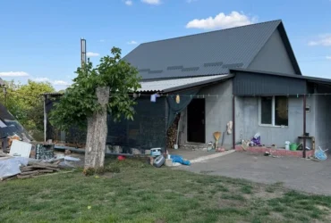 Жінка купила хату в селі за $19 тисяч та розповіла, чому шкодує