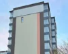 Одне вікно на всю стіну. Мережа обговорює фасад багатоповерхівки у Хмельницькому