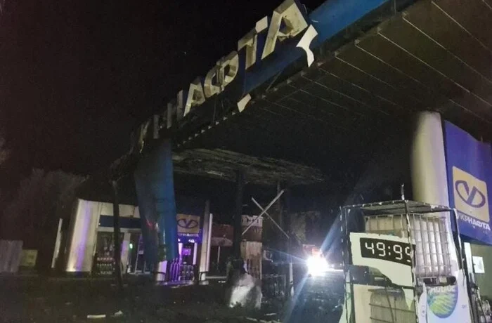 Російський дрон влучив в АЗС «Укрнафти» на Хмельниччині (фото)