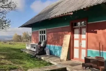 Українка та іспанець вразили перетворенням столітньої хати в Карпатах