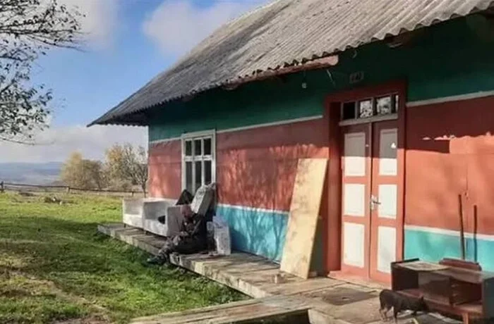 Українка та іспанець вразили перетворенням столітньої хати в Карпатах