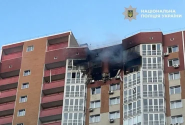 Удар по багатоповерхівці у Дарницькому районі Києва: фото зруйнованої квартири