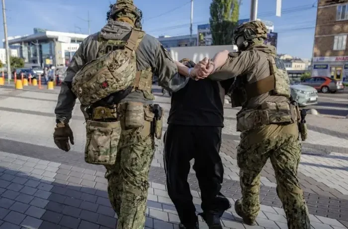 Російські військові замаскувалися під цивільних та прямували до Києва: деталі спецоперації СБУ