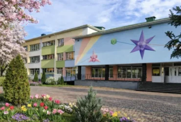 Освітяни Дарниці замовили ремонт двох стадіонів: переплата сягає 7 млн грн