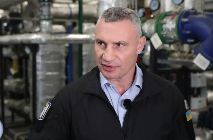 Мер Києва пояснив, чому він живе не в Києві
