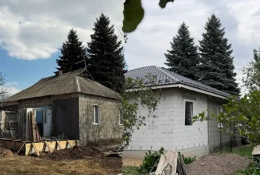 Киянка купила хату в селі за два мільйони гривень для батьків-переселенців (відео)