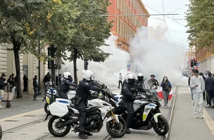 Францію охопили протести проти дорожнечі: поліція застосувала сльозогінний газ