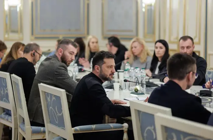 Зеленський відповів на питання, чому Україна припинила бити по російських НПЗ