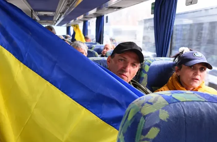Мешканці Олешок уже в Україні: Зеленський розкрив подробиці операції