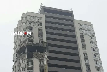 Удар по багатоповерхівці у Святошині: який вигляд має будинок після атаки (фоторепортаж)