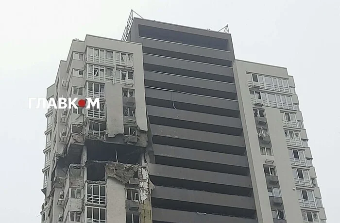 Удар по багатоповерхівці у Святошині: який вигляд має будинок після атаки (фоторепортаж)