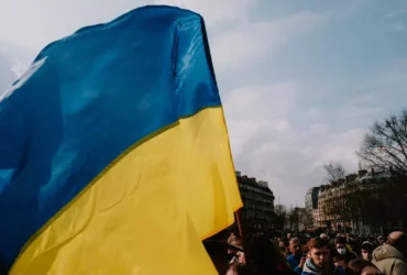 В Івано-Франківську жінка підпалила прапор України: її затримали