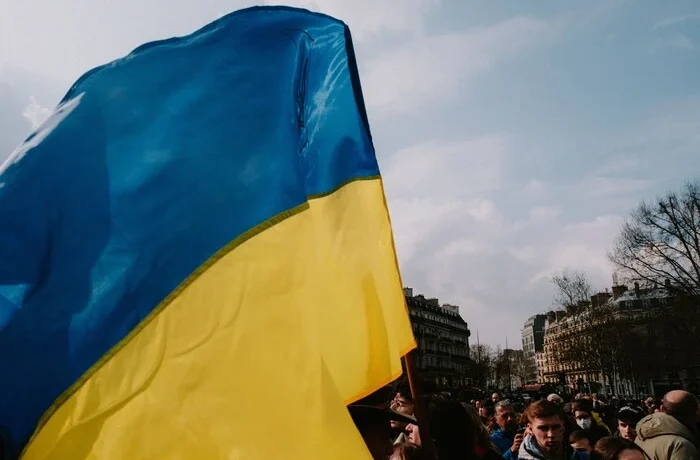 В Івано-Франківську жінка підпалила прапор України: її затримали