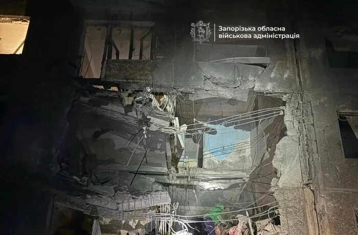 Росіяни вдарили по будинку в Запоріжжі: під завалами можуть бути люди