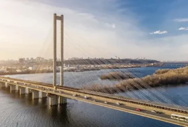 Скандал у Києві: через пошкоджені мости компанія вимагає від співробітників змінити житло