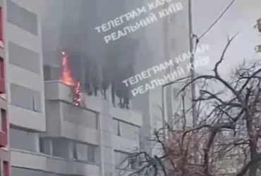Російський дрон влучив в офісну будівлю в Києві