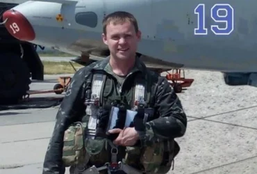 Зеленський посмертно присвоїв звання Героя льотчику, який спрямував палаючий Су-25 на окупантів