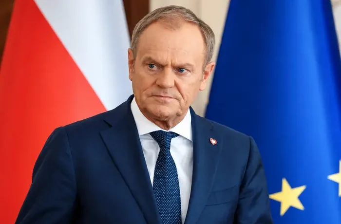 Туск розповів, як Зеленський відреагував на рішення Львівської облради щодо УПА
