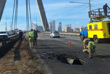 Удари по мостах у Києві: Зеленський розповів, до чого готується влада