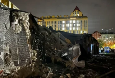 Палали склади та будинки: ДСНС показала наслідки нічного удару по Києву (фото)
