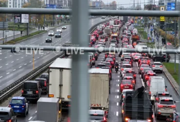 Пошкодження Південного мосту спричинило масштабні затори в Києві