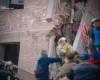 Рятувальники дістали маленьку дитину з-під завалів у Прилуках (відео)